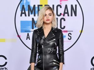 Foto: 8 Selebriti Berbusana Terbaik di American Music Awards 2017 Foto: 8 Selebriti Berbusana Terbaik di American Music Awards 2017