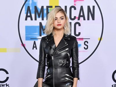 Foto: 8 Selebriti Berbusana Terbaik di American Music Awards 2017
