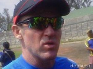 Peter Butler Disebut Tertarik Poles Persib Bandung