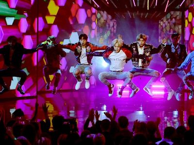 Aksi Pink hingga BTS Jadi Best Moment di AMAs 2017