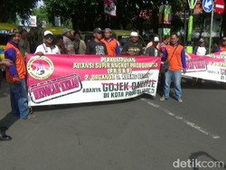 Sopir Angkot di Kota Probolinggo Demo Tolak Gojek