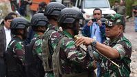 Jenderal Gatot Beri Penghargaan Prajurit TNI yang Bebaskan Sandera di Papua