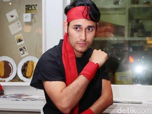 Arifin Putra Tak Berusaha Melucu dalam 5 Cowok Jagoan