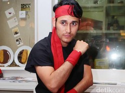 Arifin Putra Tak Berusaha Melucu dalam 5 Cowok Jagoan