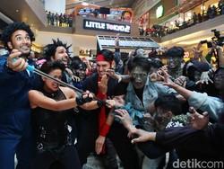 Serbuan Zombie 5 Cowok Jagoan di Mall