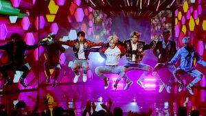 Foto: Pesona dan Gaya BTS Guncang Panggung American Music Awards 2017