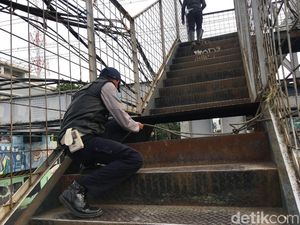 JPO Bolong di Kampung Bandan yang Bikin Susah Warga Diperbaiki Besok