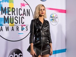 Lady Gaga, Selena Gomez hingga BTS Ramaikan Red Carpet AMAs 2017