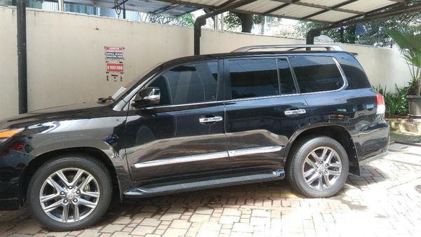 Penampakan Lexus hingga Mercy yang Dilelang KPK
