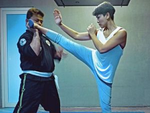 Foto: Latihan Fisik Nirina Zubir Demi Perankan Pembunuh Bayaran