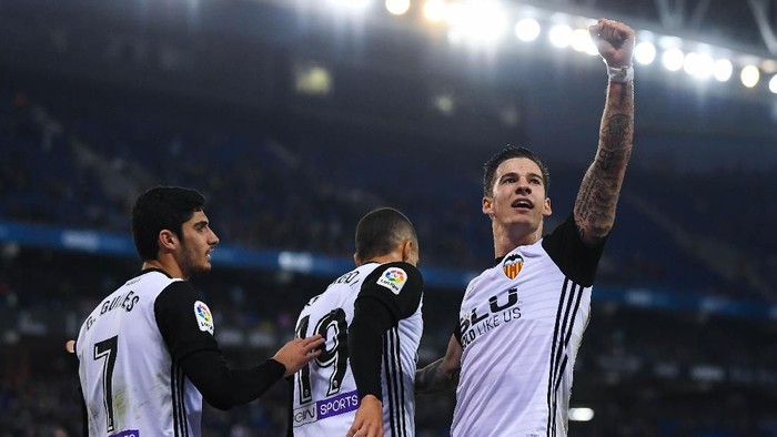 Valencia jadi penantang Barcelona di papan atas klasemen (David Ramos/Getty Images) Valencia jadi penantang Barcelona di papan atas klasemen (David Ramos/Getty Images)