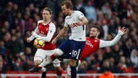 Shkodran Mustafi, bek tengah (Arsenal). Total 14 sapuan dan dua intersep dibuat Mustafi ketika Arsenal menggalahkan Leicester 2-0. Ia juga mencetak gol pertama timnya. (Foto: Paul Childs/Action Images via Reuters)