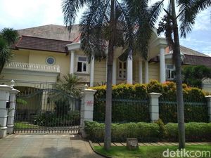 Fakta Rumah Mewah Novanto di Pondok Indah Fakta Rumah Mewah Novanto di Pondok Indah