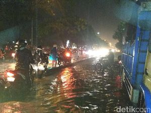 Akses Gedebage Bandung Lumpuh Terendam Banjir