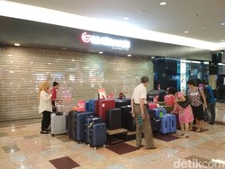 Tenggelamnya Matahari di Taman Anggrek, Pesta Diskon Buat Shopaholic