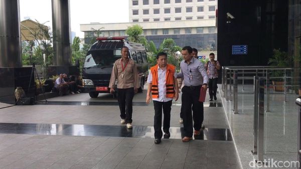 Diperiksa KPK, Tubuh Setya Novanto Mulus Lus Lus