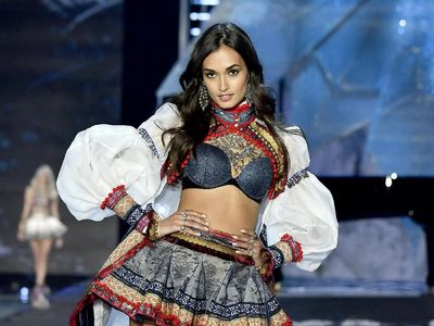 Foto: Ini 8 Model Cantik Tampil Perdana di Fashion Show Victorias Secret 2017