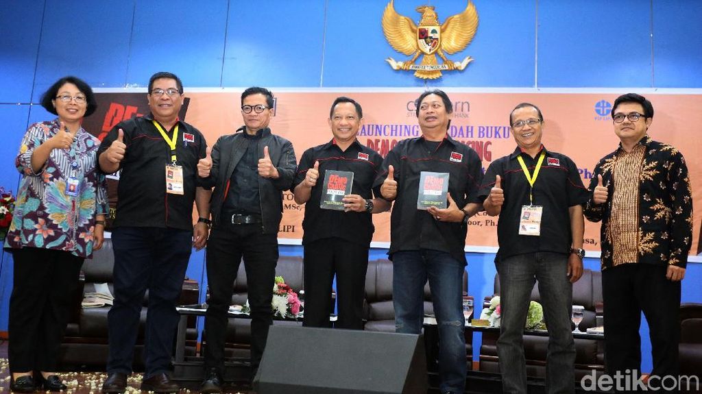 Peluncuran Buku Polisi Modern dari Tito Karnavian Peluncuran Buku Polisi Modern dari Tito Karnavian