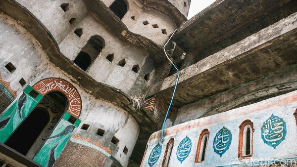 Seperti Lawang Sewu, Masjid Ini Punya Seribu Pintu