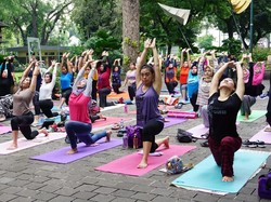 Nggak Perlu Mahal, Ikut Komunitas Ini Bisa Yoga Gratisan