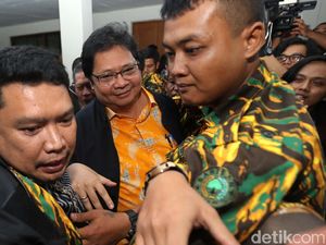 Menteri Airlangga Ikut Sidang Pleno Soal Novanto Menteri Airlangga Ikut Sidang Pleno Soal Novanto