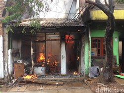 Kebakaran di Matraman, 2 Rumah dan 1 Toko Hangus