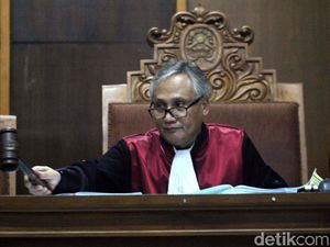 Hakim Tolak Gugatan Praperadilan Wali Kota Batu Nonaktif Hakim Tolak Gugatan Praperadilan Wali Kota Batu Nonaktif