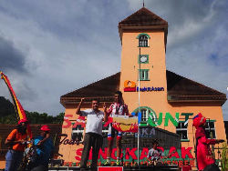 Daniel Whitehouse Taklukan Kota Sawahlunto di Etape II TdS 2017