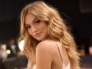 Setelah Emily Ratajkowsky, Ini Supermodel Ketujuh yang Dilirik Harry Styles Setelah Emily Ratajkowsky, Ini Supermodel Ketujuh yang Dilirik Harry Styles