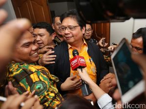 Muncul Opsi Aklamasi Airlangga Jadi Ketum Golkar Gantikan Novanto Muncul Opsi Aklamasi Airlangga Jadi Ketum Golkar Gantikan Novanto