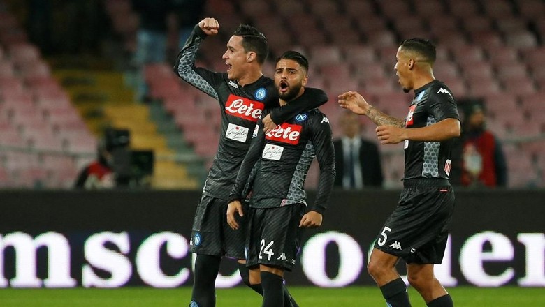 Napoli Mencoba Lolos dari Lubang Jarum Napoli Mencoba Lolos dari Lubang Jarum