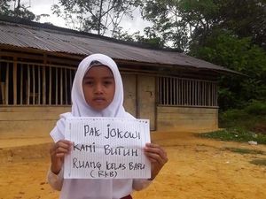 Bikin Prihatin! SD di Kampar Berlantai Tanah dan Beratap Seng