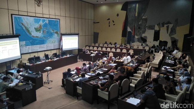 Komisi II dan KPU Sepakati Perubahan 5 PKPU untuk Pilkada 2018 Komisi II dan KPU Sepakati Perubahan 5 PKPU untuk Pilkada 2018