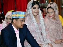 Kahiyang Ayu Pakai Kebaya Karya Penjahit Rumahan untuk Resepsi di Medan