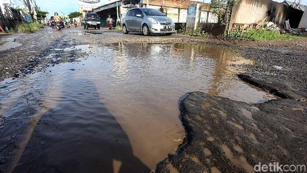 Zaman Now, Jalan di Kabupaten Bogor Ini Masih Rusak