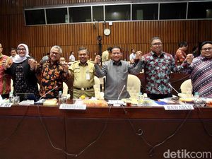 DPR Bersama Kemendagri-KPU-Bawaslu Bahas Revisi PKPU