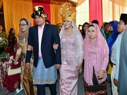 Mau Sewa Busana untuk Nikah Adat Seperti Ayang-Bobby? Ini Biayanya