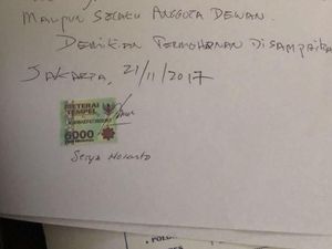 Novanto Tulis Surat Tak Mau Dicopot dari Ketum Golkar dan Ketua DPR Novanto Tulis Surat Tak Mau Dicopot dari Ketum Golkar dan Ketua DPR
