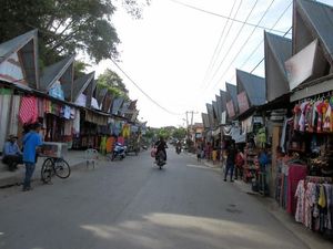 Cari Oleh-oleh di Pulau Samosir, Ini Tempatnya