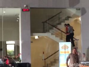 Saat Setya Novanto Tertatih Naik Tangga Keramat KPK