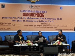 Gandeng Peneliti LIPI, Kapolri Luncurkan Buku Polisi Era Demokrasi