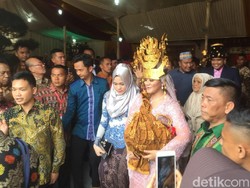 Gendong Tempat Ayam, Kahiyang Tinggalkan Lokasi Adat Pemberian Marga