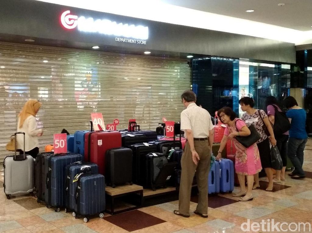 Matahari Taman Anggrek Cuci Gudang, Pengunjung Sebut Diskon Kurang Gede Matahari Taman Anggrek Cuci Gudang, Pengunjung Sebut Diskon Kurang Gede