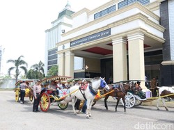 Konvoi Delman Dihadirkan dalam Gladi Kirab Resepsi Kahiyang-Bobby