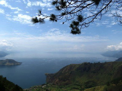 Yuk, Tonton Film Sambil Kemah di Pinggir Danau Toba