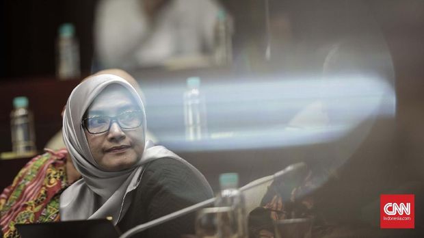 Anggota KPU Evi Novida Ginting menyebut pembatalan larangan eks napi korupsi di pilkada adalah demi kelancaran proses.