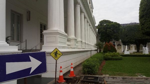 Foto: Ada Perbaikan Drainase, Jokowi Ngantor di Istana Bogor