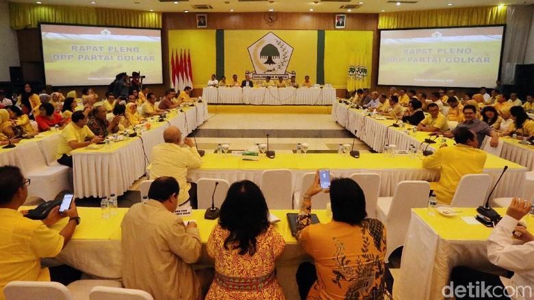 Masih Alot soal Pengganti Novanto, Rapat Pleno Golkar Diskors Masih Alot soal Pengganti Novanto, Rapat Pleno Golkar Diskors