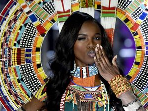 Kenalan dengan Leomie Anderson, Bidadari Seksi Victorias Secret Terbaru