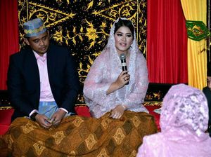 Pedagang Bunga Semringah Kecipratan Rezeki dari Acara Ayang-Bobby